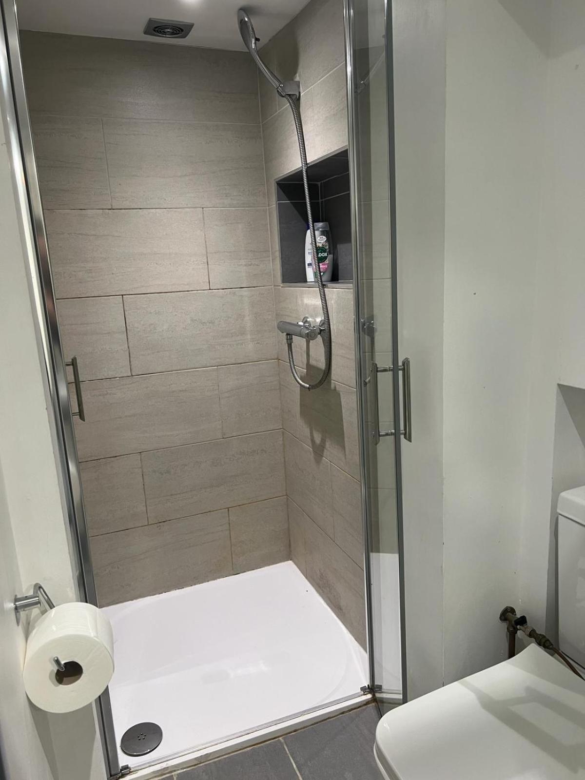 Homestay Comfy Private Bedrooms In Euston, *